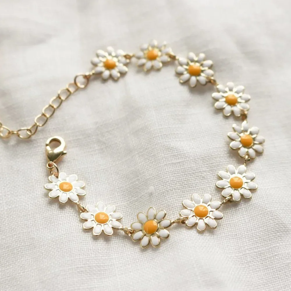 Modcloth White and Yellow Daisy Link Bracelet - Picture 1 of 6